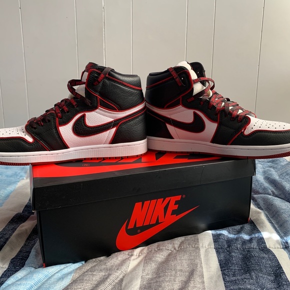 Jordan 1 High Bloodline - Picture 4 of 12